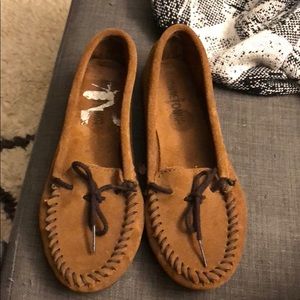 Minnetonka 343 Leather Moccasins, Sz 6